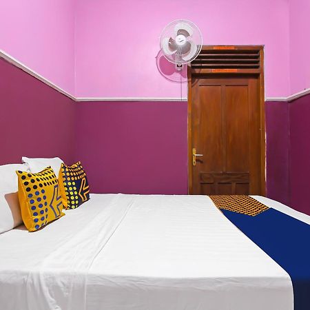 Spot On 91911 Rejeki Homestay Syariah Malioboro Yogyakarta Exterior photo