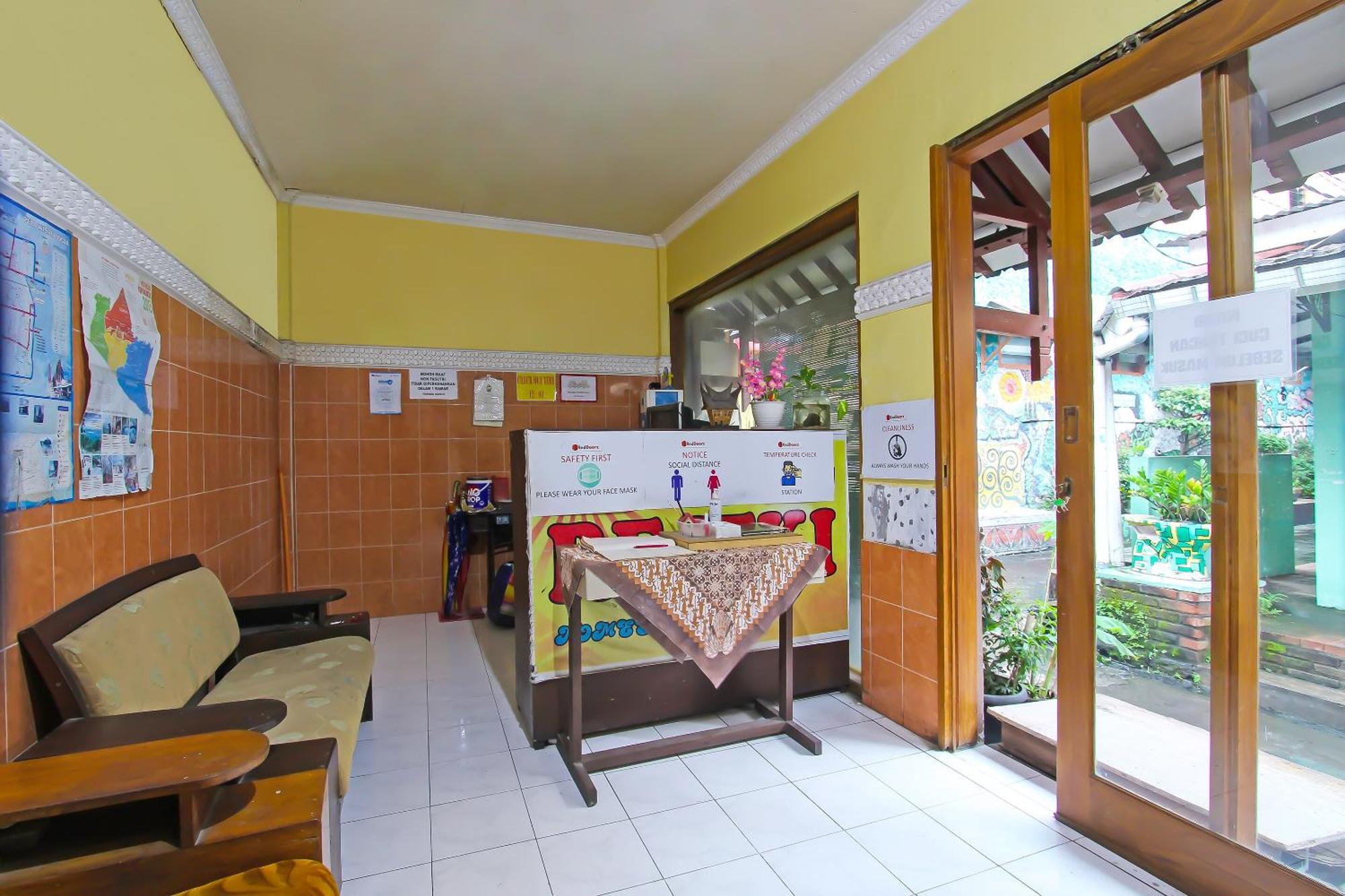 Spot On 91911 Rejeki Homestay Syariah Malioboro Yogyakarta Exterior photo