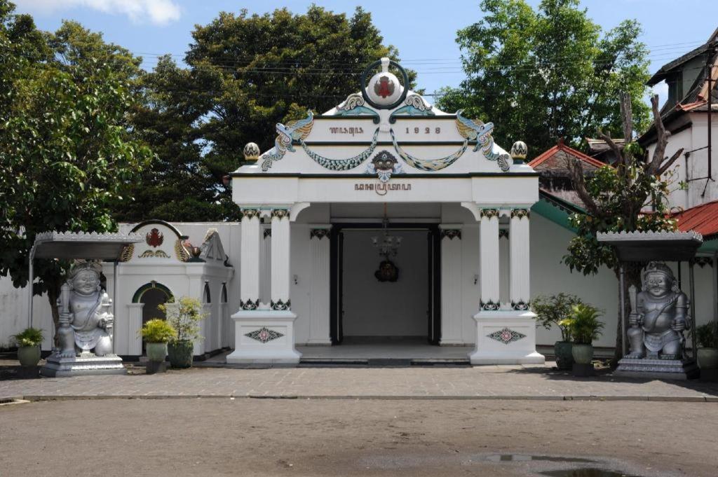 Spot On 91911 Rejeki Homestay Syariah Malioboro Yogyakarta Exterior photo